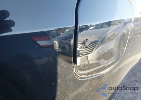 2015 Toyota Corolla S Plus z USA, uszkodzony, nr VIN 2T1BURHEXFC267629